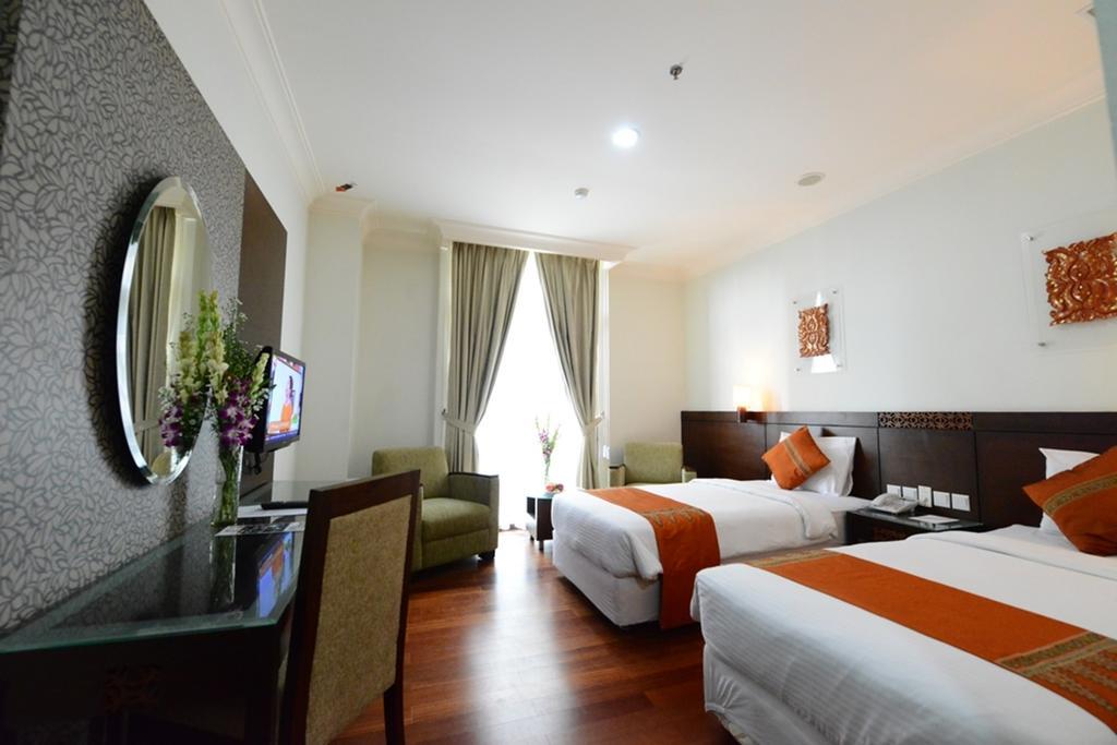 Amazing Kutaradja Hotel Jakarta Room photo